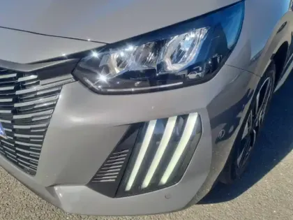 Photo 15 Peugeot 208  Hybrid 110 e-DCS6