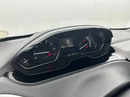 Photo 9 Peugeot 208  PureTech 82ch S&S BVM5