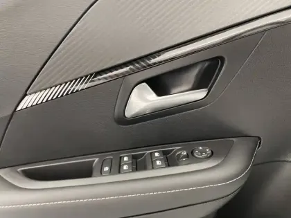 Photo 31 Peugeot 208  Electrique 50 kWh 136ch