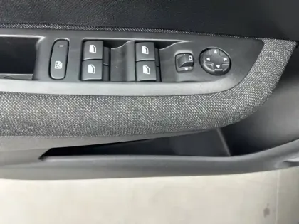 Photo 74 Peugeot 208  Hybrid 100 e-DCS6