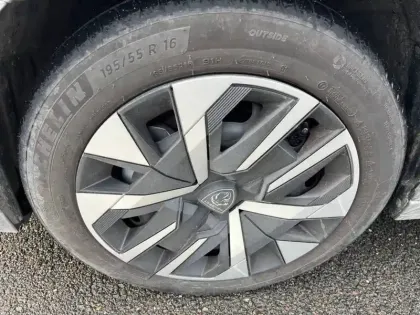 Photo 45 Peugeot 208  Hybrid 100 e-DCS6