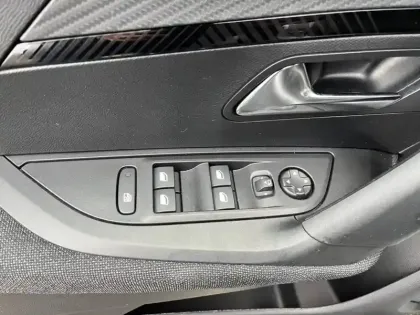 Photo 33 Peugeot 2008  100 S&S BVM6