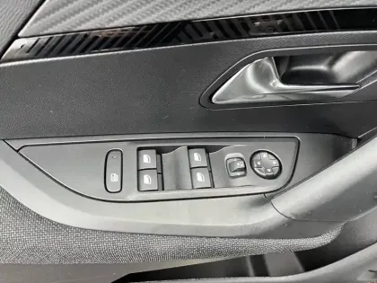 Photo 16 Peugeot 2008  100 S&S BVM6