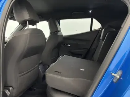 Photo 38 Peugeot 2008  Hybrid 136 e-DCS6