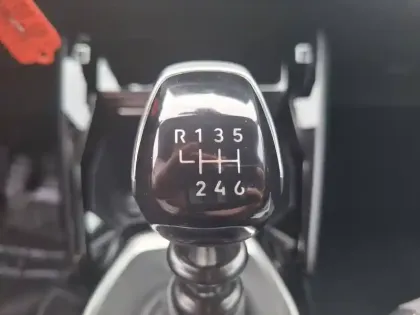 Photo 32 Peugeot 208  PureTech 100 S&S BVM6