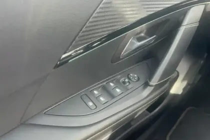Photo 18 Peugeot 208  Electrique 50 kWh 136ch