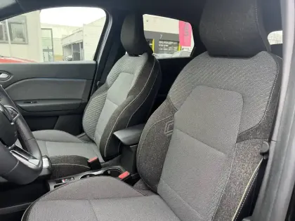Photo 20 Renault Captur  E-Tech full hybrid 145 ch