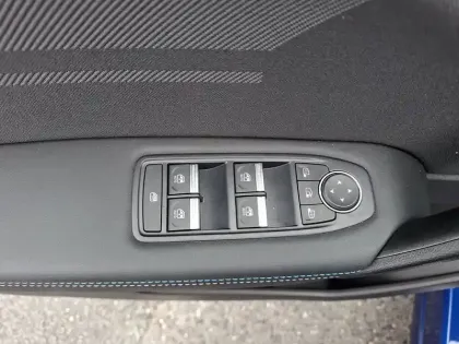 Photo 11 Renault Captur  E-Tech full hybrid 160 ch