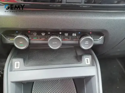 Photo 18 Citroën C4 e- 136 ch Automatique