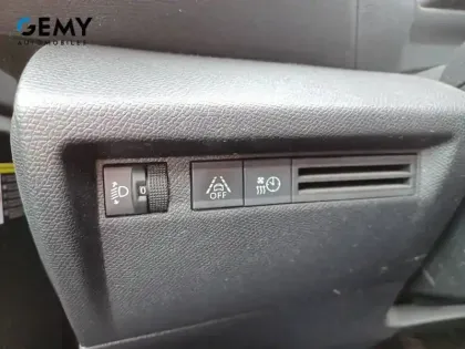 Photo 12 Citroën C4 e- 136 ch Automatique