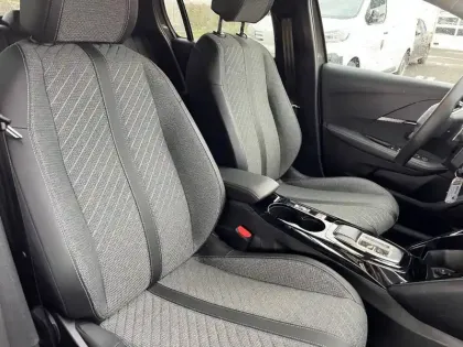 Photo 64 Peugeot 208  Hybrid 136 e-DCS6