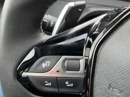 Photo 45 Peugeot 208  Hybrid 136 e-DCS6