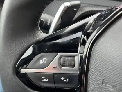 Photo 80 Peugeot 208  Hybrid 136 e-DCS6