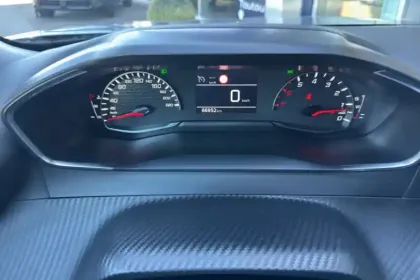 Photo 17 Peugeot 2008  PureTech 130 S&S BVM6