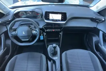 Photo 15 Peugeot 2008  PureTech 130 S&S BVM6