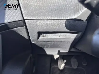 Photo 21 Peugeot 2008  PureTech 100 S&S BVM6
