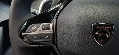 Photo 29 Peugeot 2008  Hybrid 145 e-DCS6
