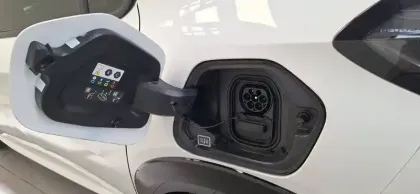 Photo 19 Peugeot 208  Electrique 50 kWh 136ch
