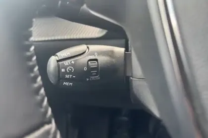 Photo 21 Peugeot 208  PureTech 100 S&S BVM6