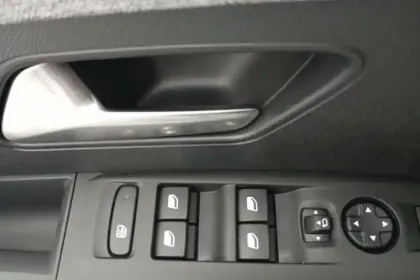 Photo 38 Peugeot 3008  Hybrid 136 e-DCS6