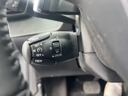 Photo 14 Peugeot 208  Hybrid 100 e-DCS6
