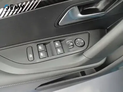 Photo 11 Peugeot 2008  Hybrid 145 e-DCS6
