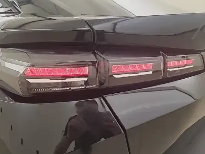 Photo 16 Peugeot 408  PureTech 130 ch S&S EAT8
