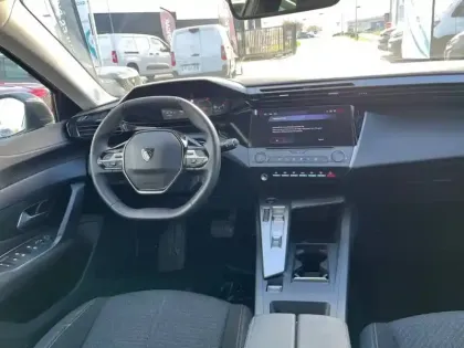 Photo 40 Peugeot 308  Hybrid 136 e-DCS6