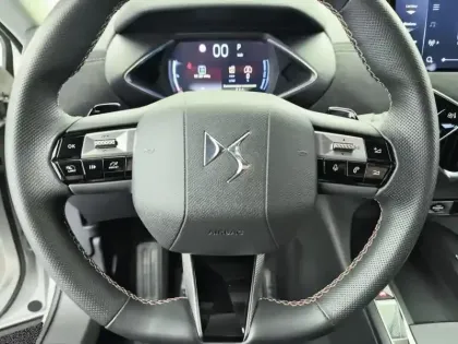 Photo 18 DS DS 3  Hybride 136 e-DCT6 Performance Line