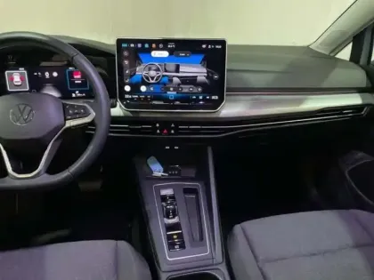 Photo 9 Volkswagen Golf 1.5 eHybrid 204 DSG6 VW Edition