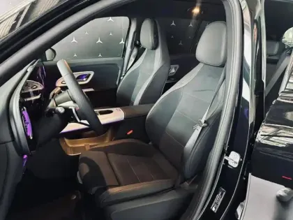 Photo 12 Mercedes GLB 200 AMG Line
