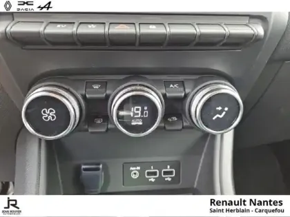 Photo 11 Renault Captur  1.6 E-Tech hybride 145ch Techno Fast Track