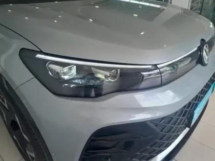 Photo 9 Volkswagen Tiguan  1.5 eTSI 150ch R-Line Edition DSG7