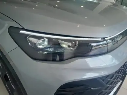 Photo 8 Volkswagen Tiguan  1.5 eTSI 150ch R-Line Edition DSG7