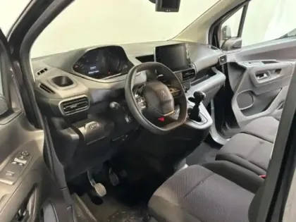 Photo 7 Peugeot Partner  Standard 650kg BlueHDi 100 Asphalt Camera GPS Attelage