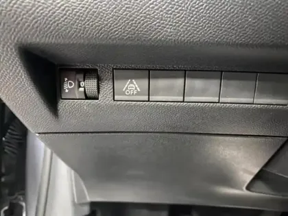 Photo 8 Peugeot 208  e- 136ch Roadtrip