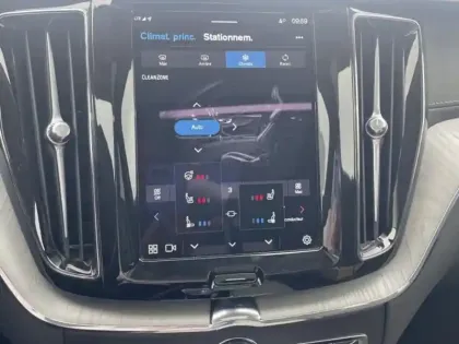 Photo 14 Volvo Xc60  T6 Hybride Rechargeable 253 + 145ch Ultra Style Dark Geartronic 8 AWD
