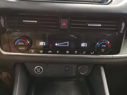 Photo 13 Nissan Qashqai  1.3 Mild Hybrid 140ch Acenta