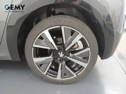 Photo 31 Peugeot 208  PureTech 100 S&S BVM6
