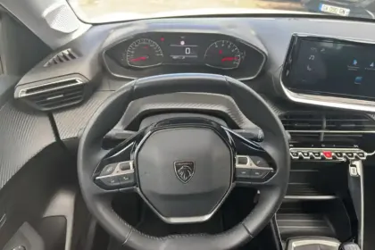 Photo 16 Peugeot 208  PureTech 75 S&S BVM5