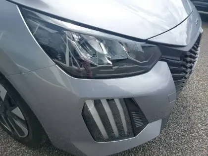 Photo 15 Peugeot 208  Hybrid 100 e-DCS6