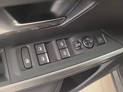 Photo 23 Peugeot 5008  Electrique 210 ch 73 kWh