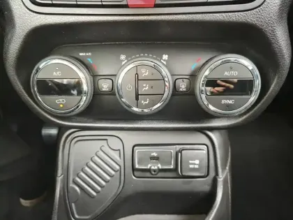 Photo 9 Jeep Renegade  1.6 I E.torQ Evo S&S 110 ch