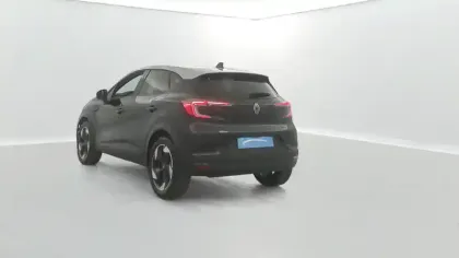Photo 11 Renault Captur  E-Tech full hybrid 160 ch