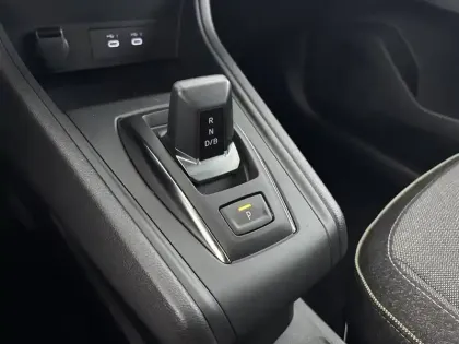 Photo 21 Renault Captur  E-Tech full hybrid 160 ch