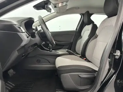 Photo 17 Renault Clio  E-Tech full hybrid 145