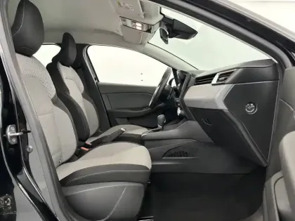 Photo 22 Renault Clio  E-Tech full hybrid 145