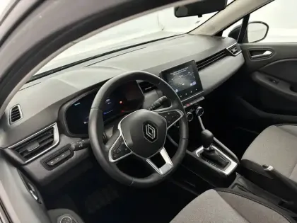 Photo 18 Renault Clio  E-Tech full hybrid 145