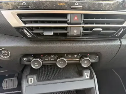 Photo 22 Citroën C4  Hybride 145 e-DCS6