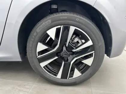Photo 12 Peugeot 208  Hybrid 110 ch e-DCS6